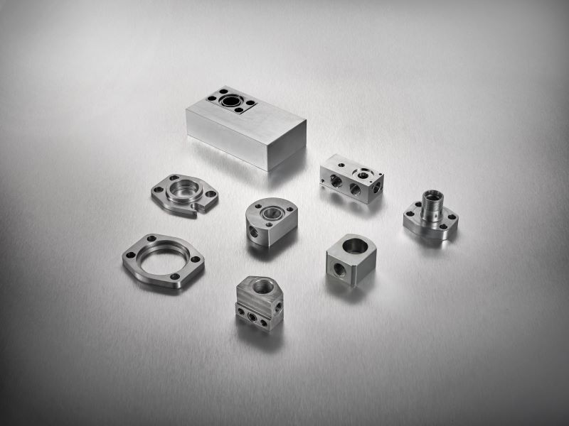 Componenti di torneria flangiati a saldare in acciaio lavorati al CNC